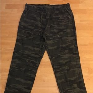 Sanctuary camo jogger-style pants